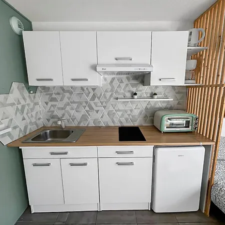 Piscine, Tennis & Vue Sur Le Port