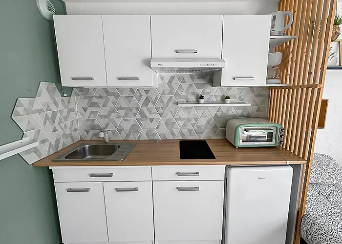 Piscine, Tennis & Vue Sur Le Port