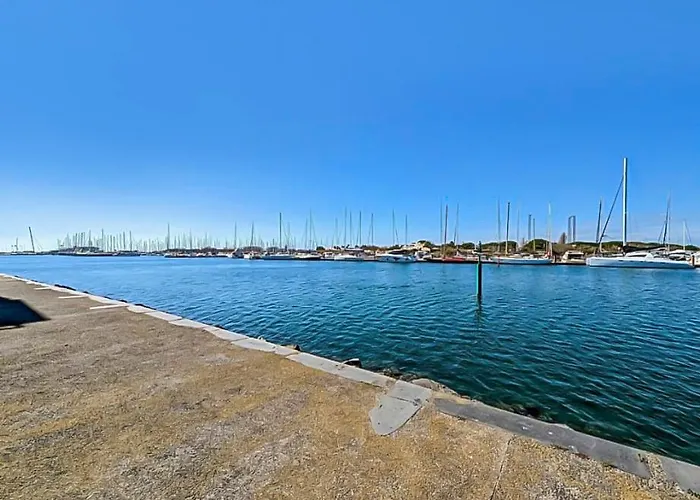 Piscine, Tennis & Vue Sur Le Port